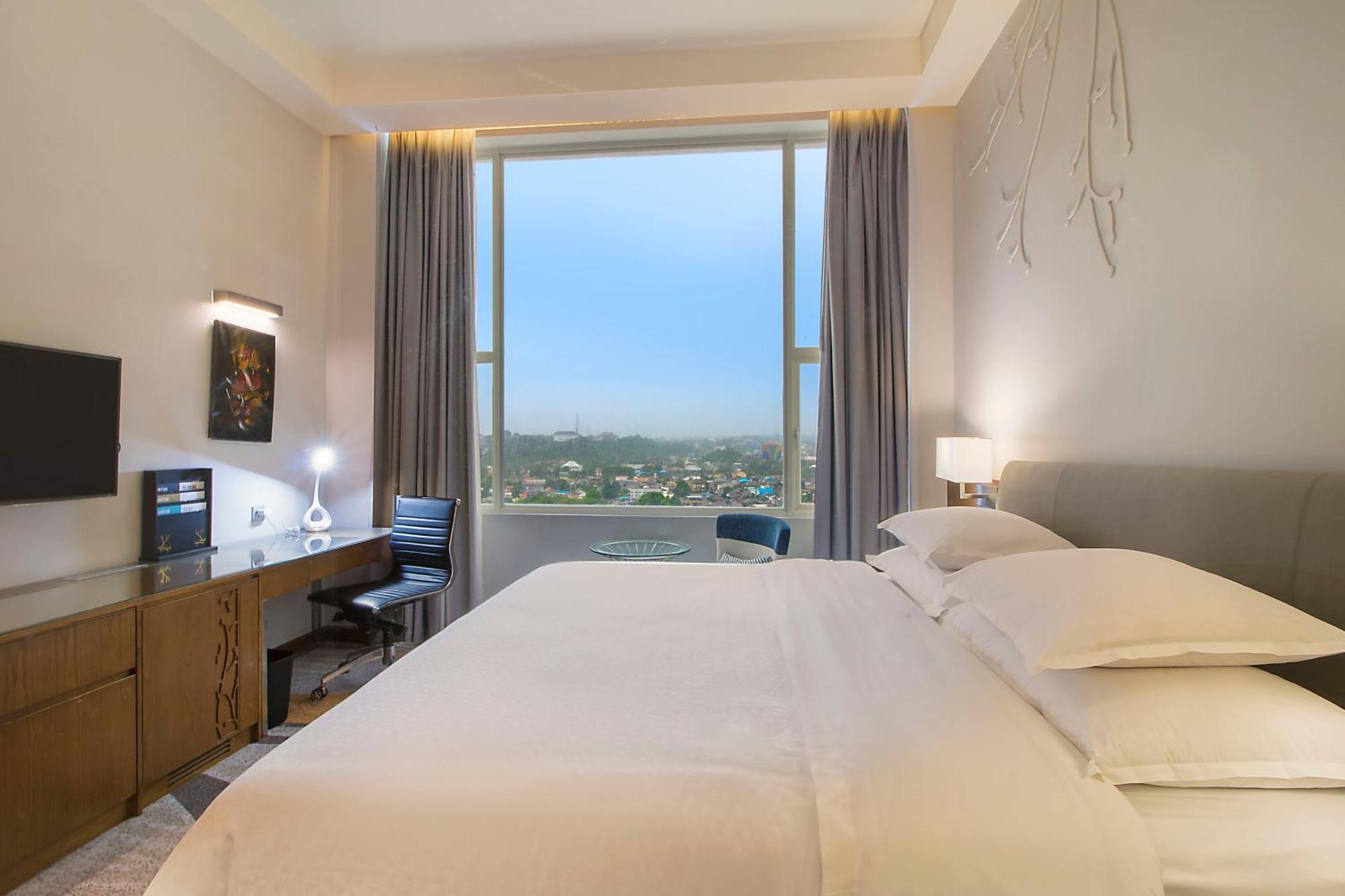 Four Points By Sheraton Manado Exterior photo