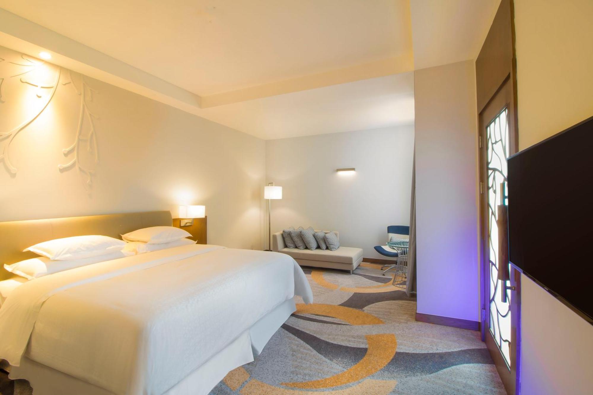 Four Points By Sheraton Manado Exterior photo