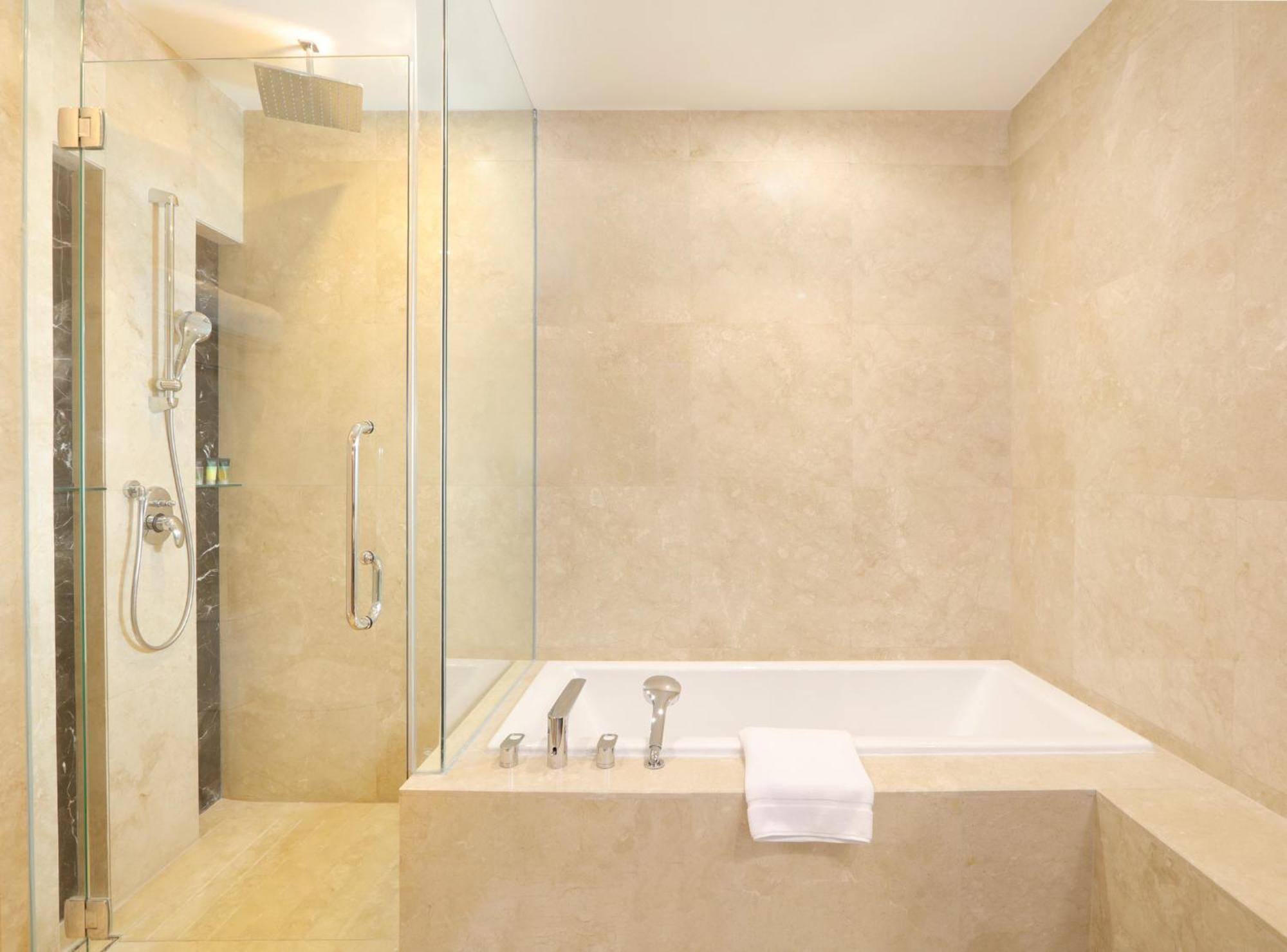 Four Points By Sheraton Manado Exterior photo