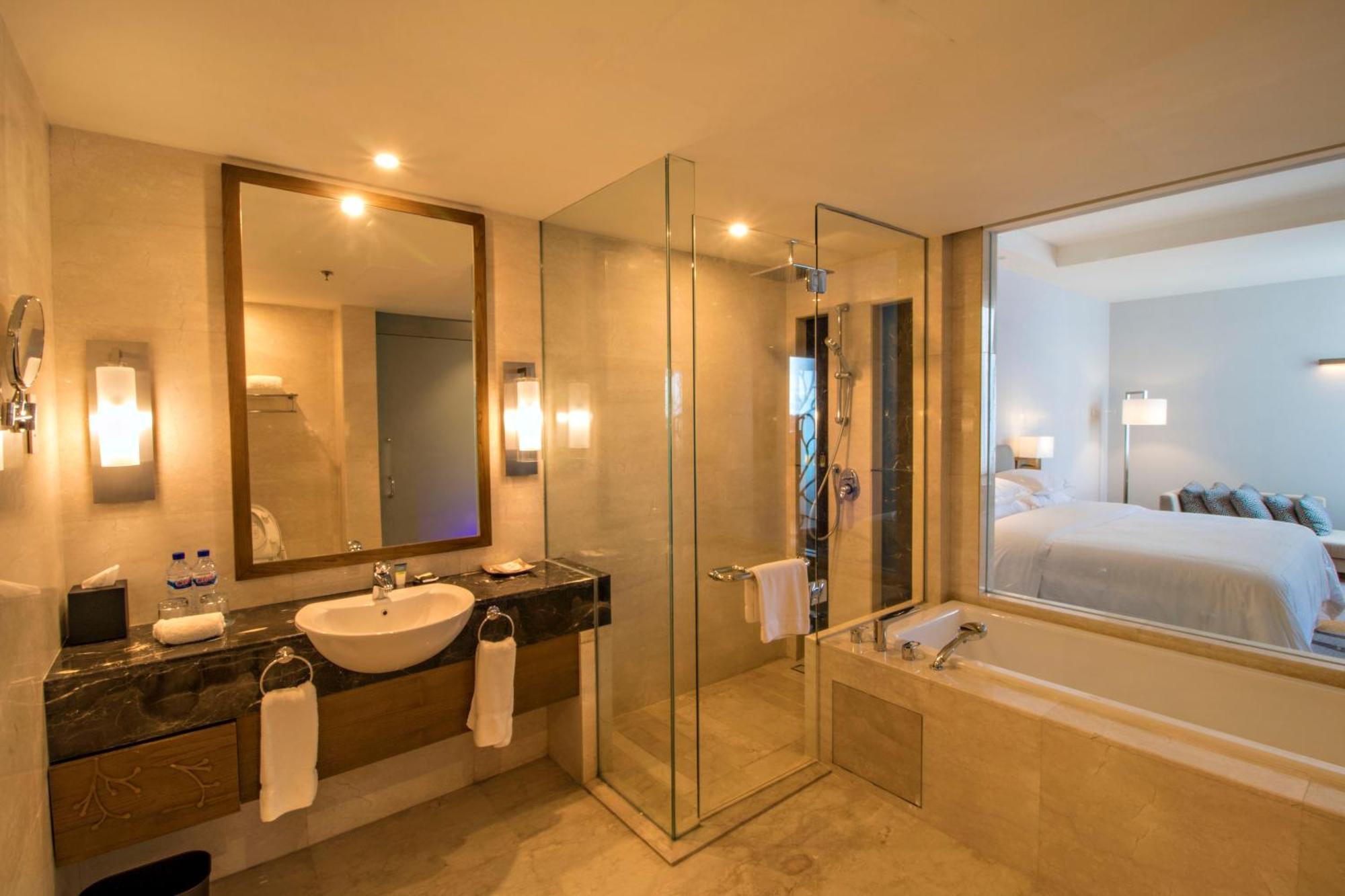 Four Points By Sheraton Manado Exterior photo
