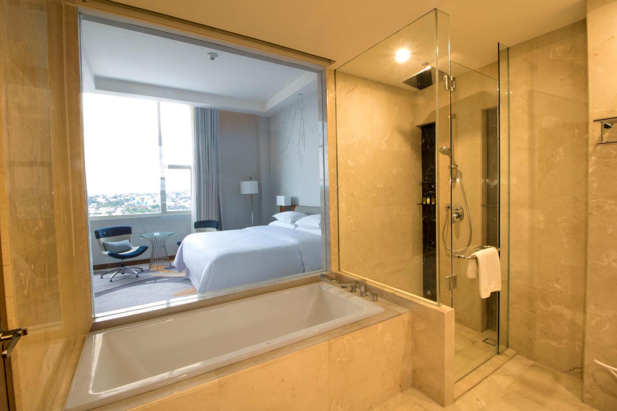 Four Points By Sheraton Manado Exterior photo