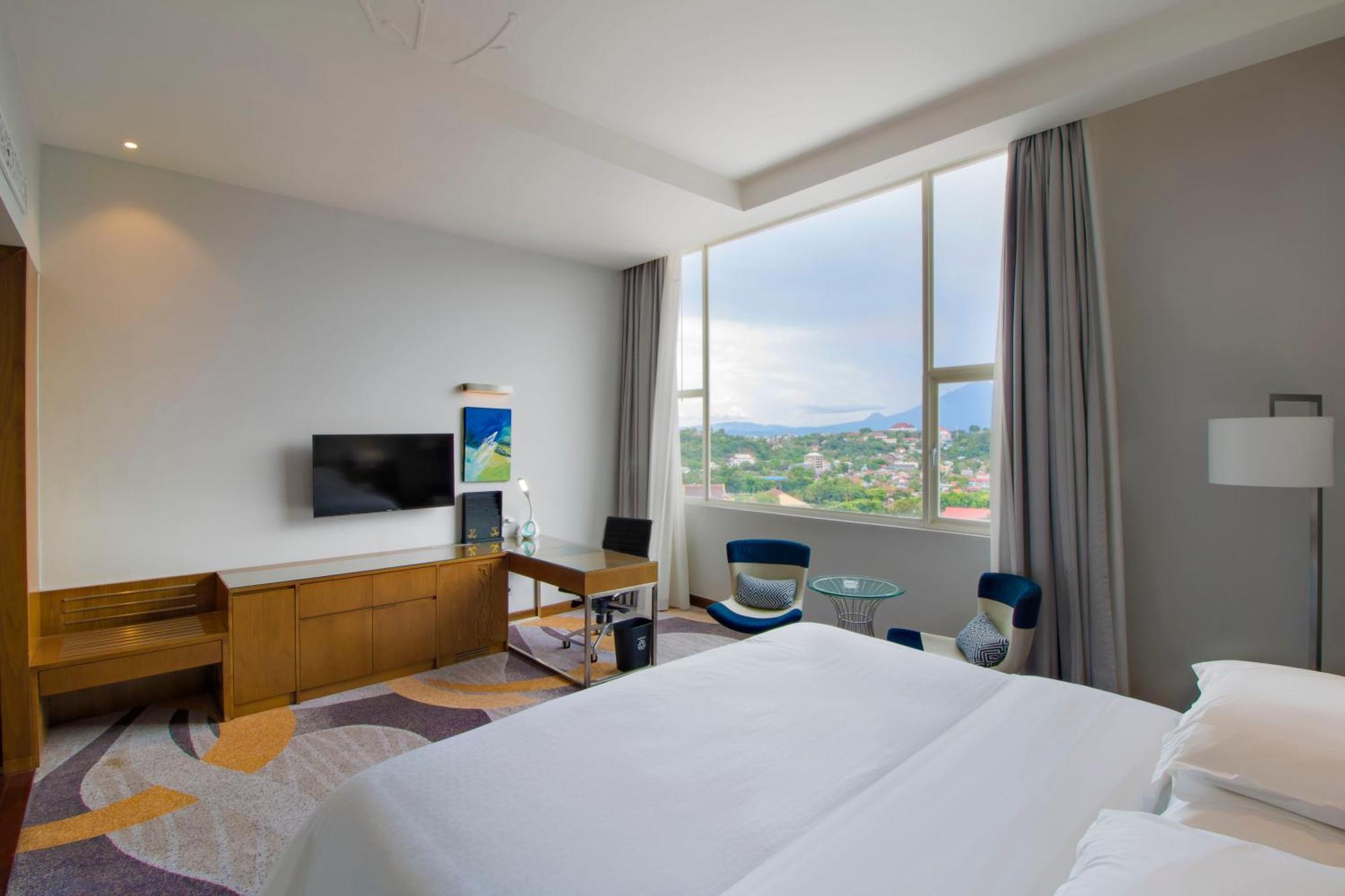 Four Points By Sheraton Manado Exterior photo