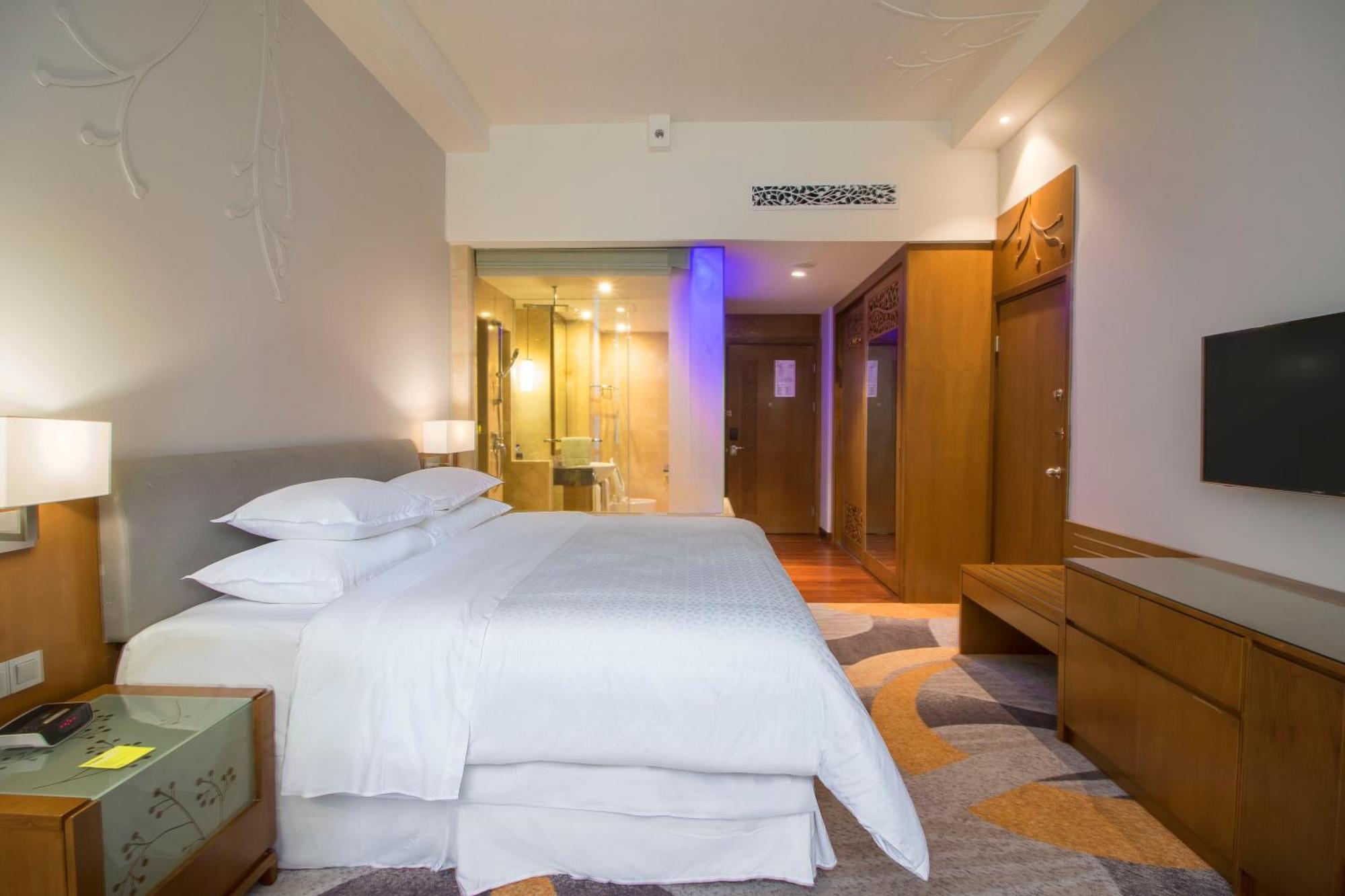 Four Points By Sheraton Manado Exterior photo