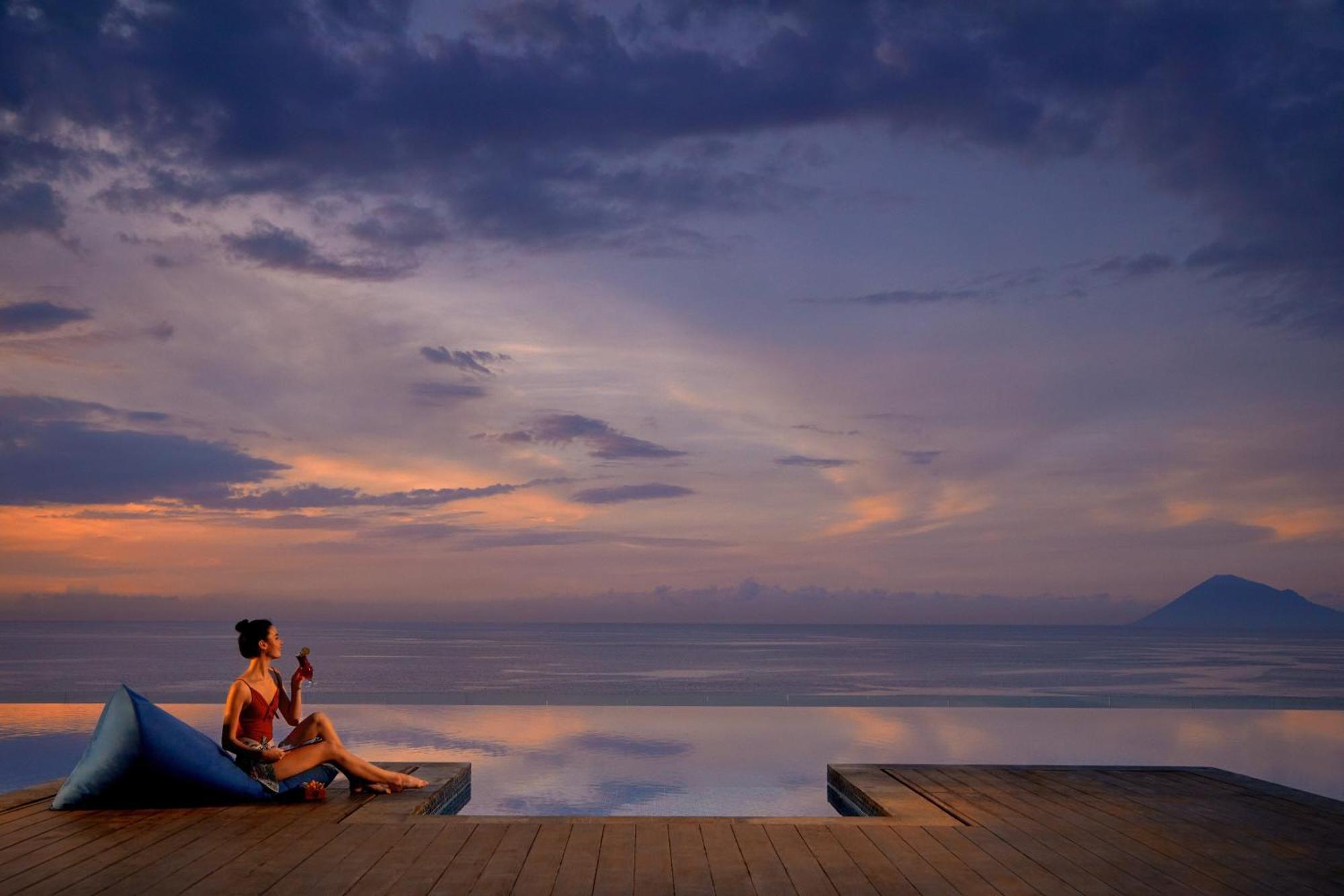 Four Points By Sheraton Manado Exterior photo