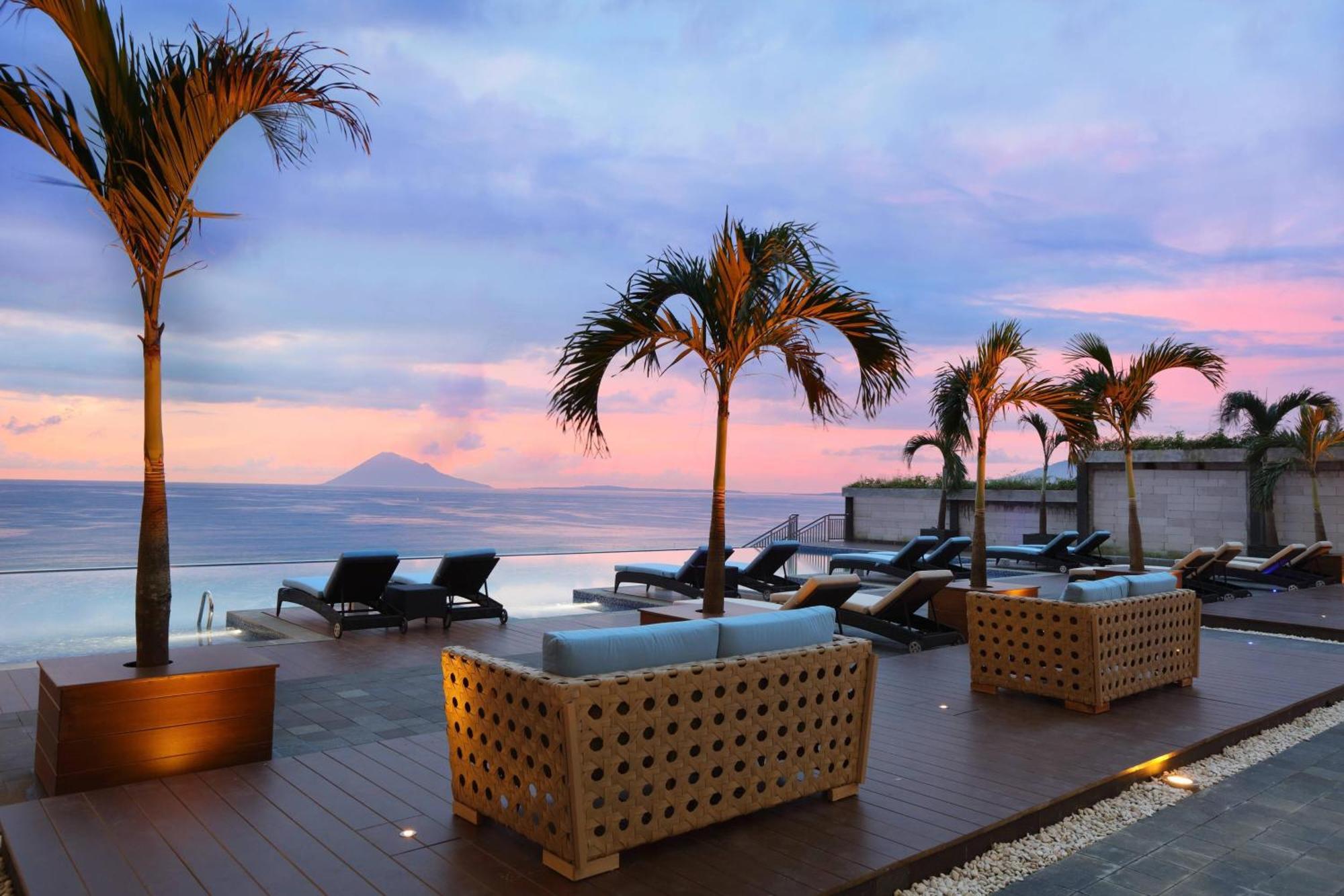 Four Points By Sheraton Manado Exterior photo