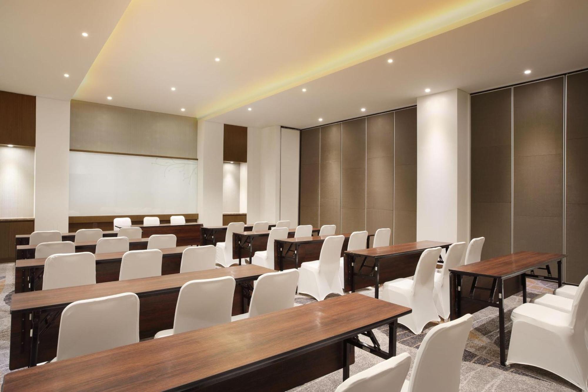 Four Points By Sheraton Manado Exterior photo
