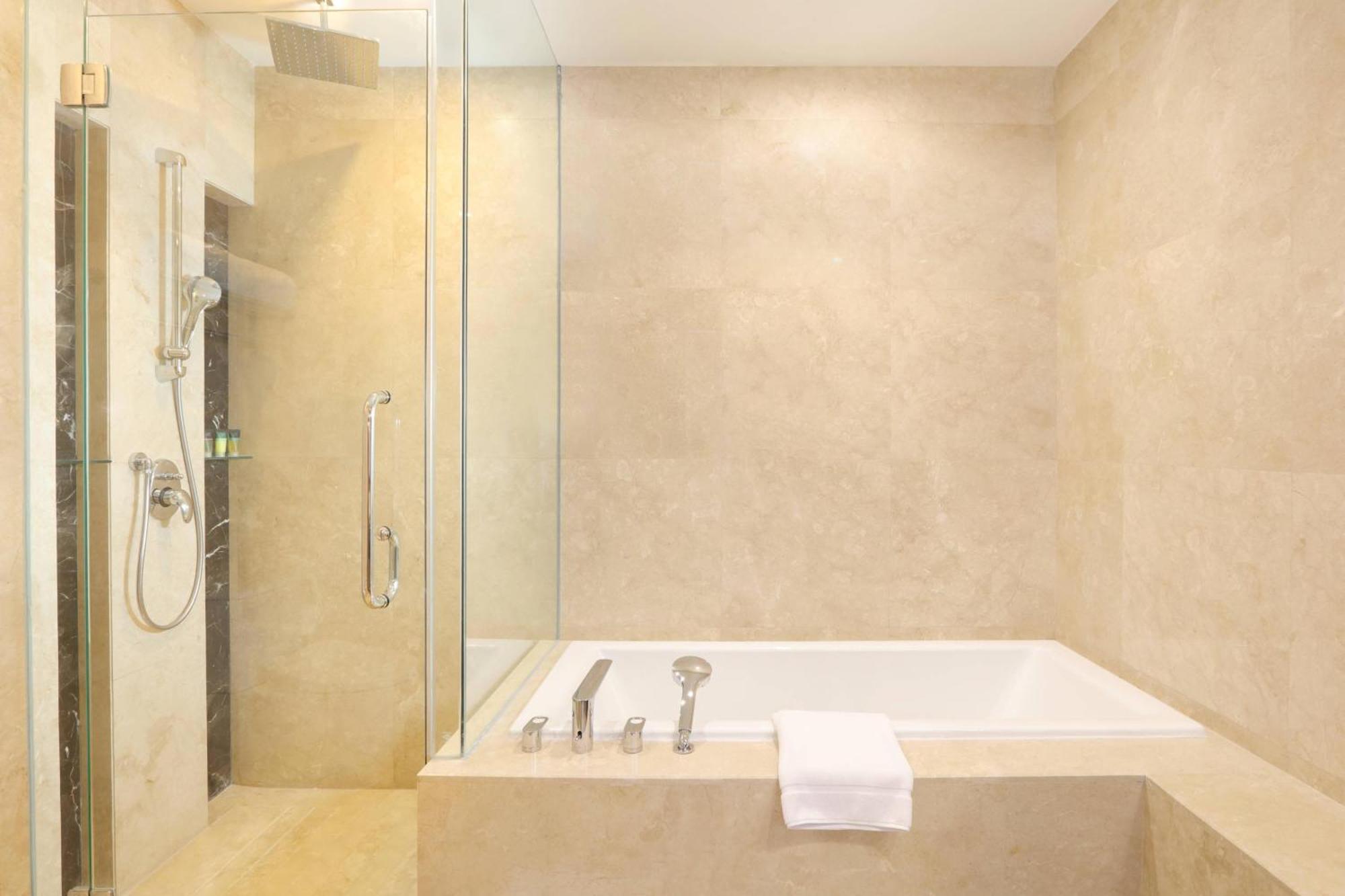 Four Points By Sheraton Manado Exterior photo