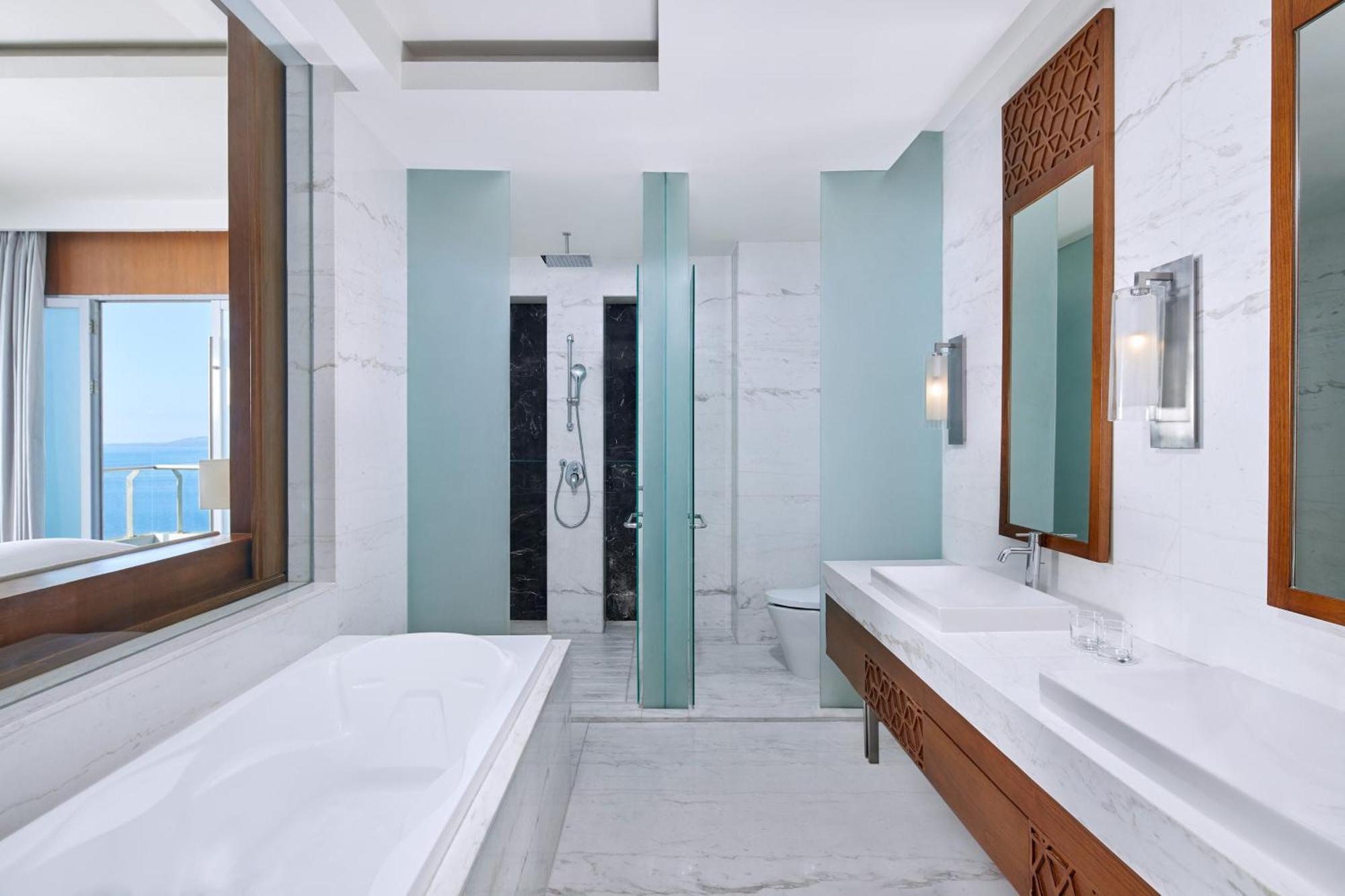 Four Points By Sheraton Manado Exterior photo