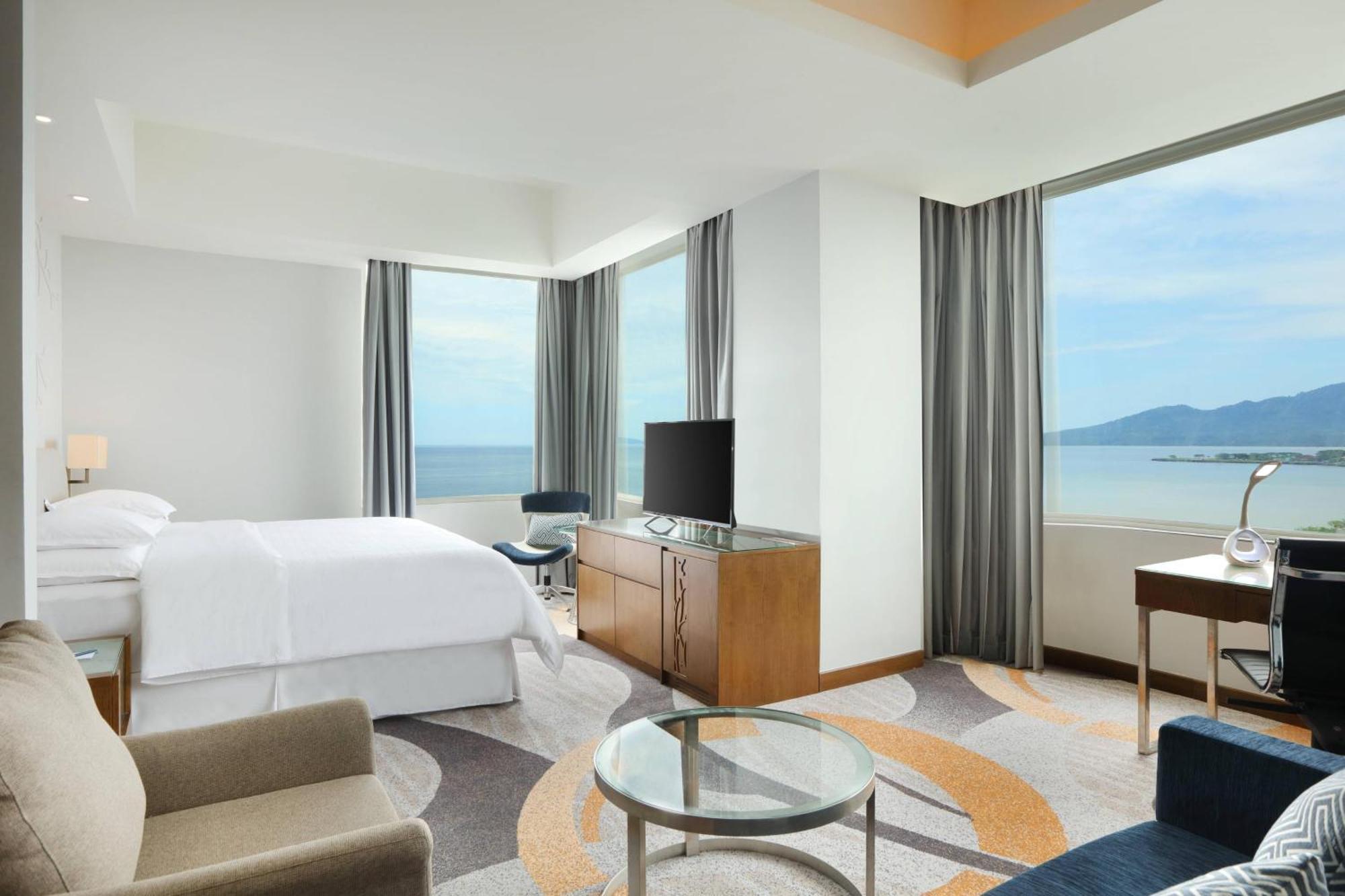 Four Points By Sheraton Manado Exterior photo