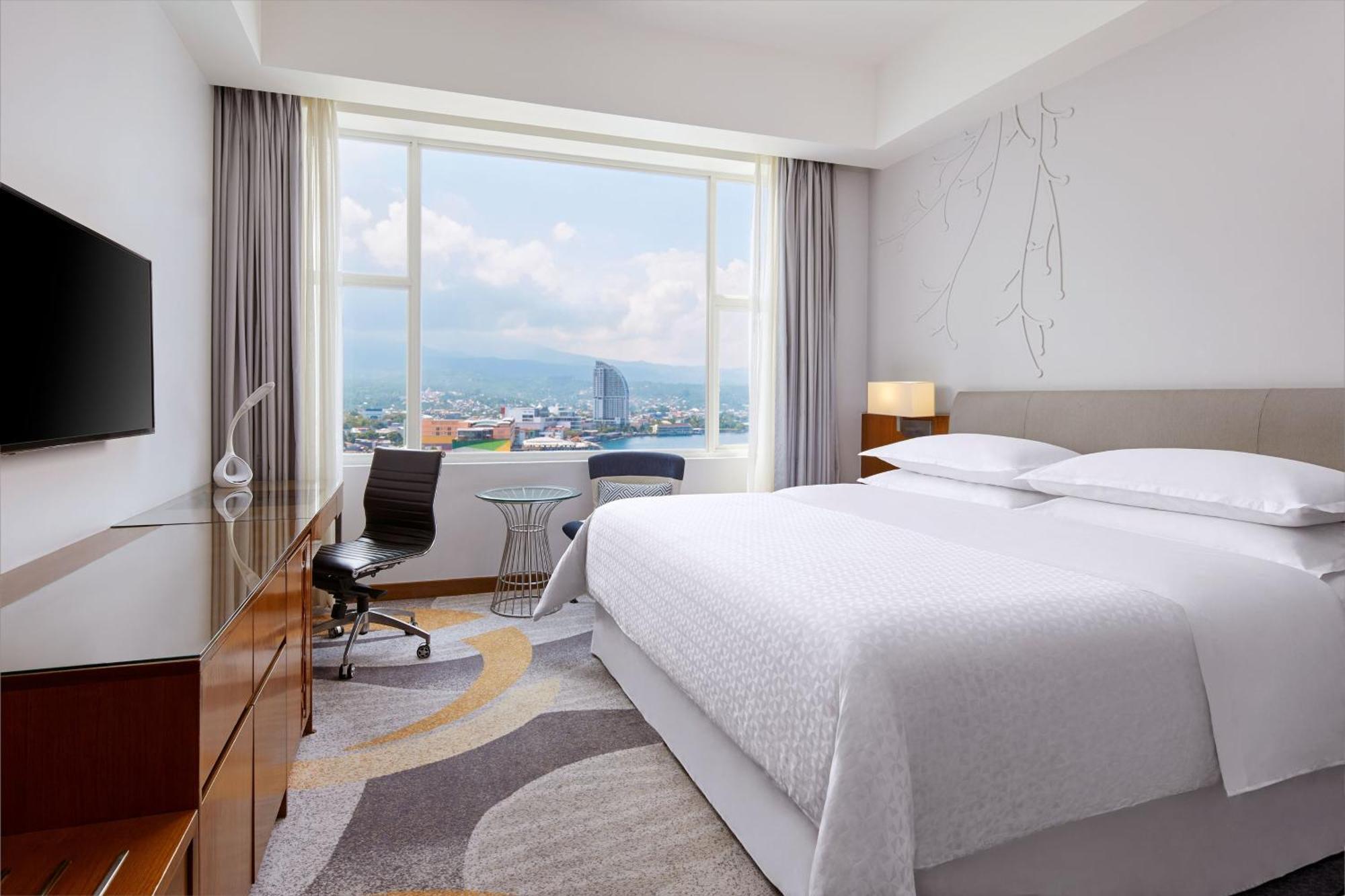 Four Points By Sheraton Manado Exterior photo