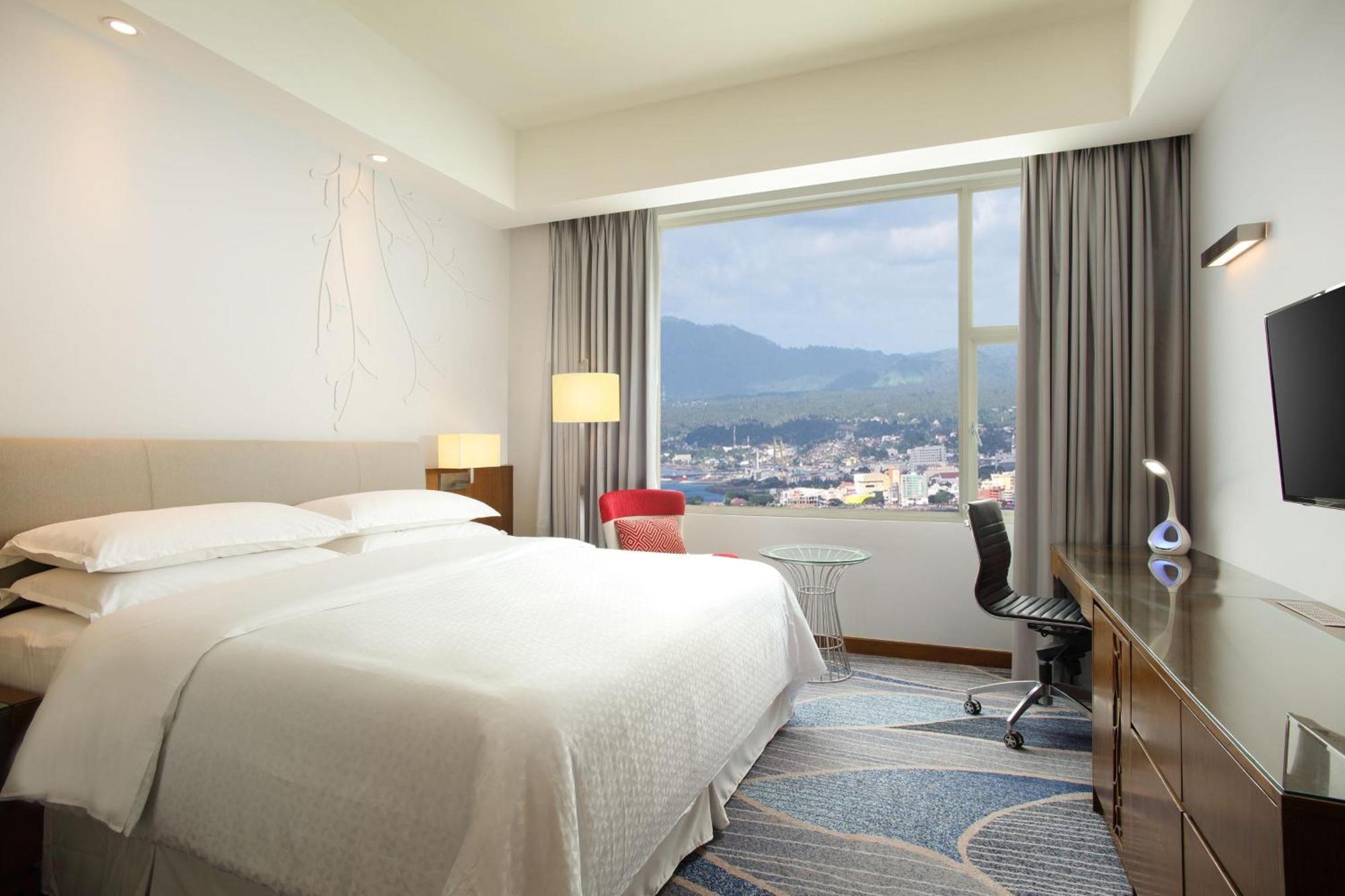 Four Points By Sheraton Manado Exterior photo