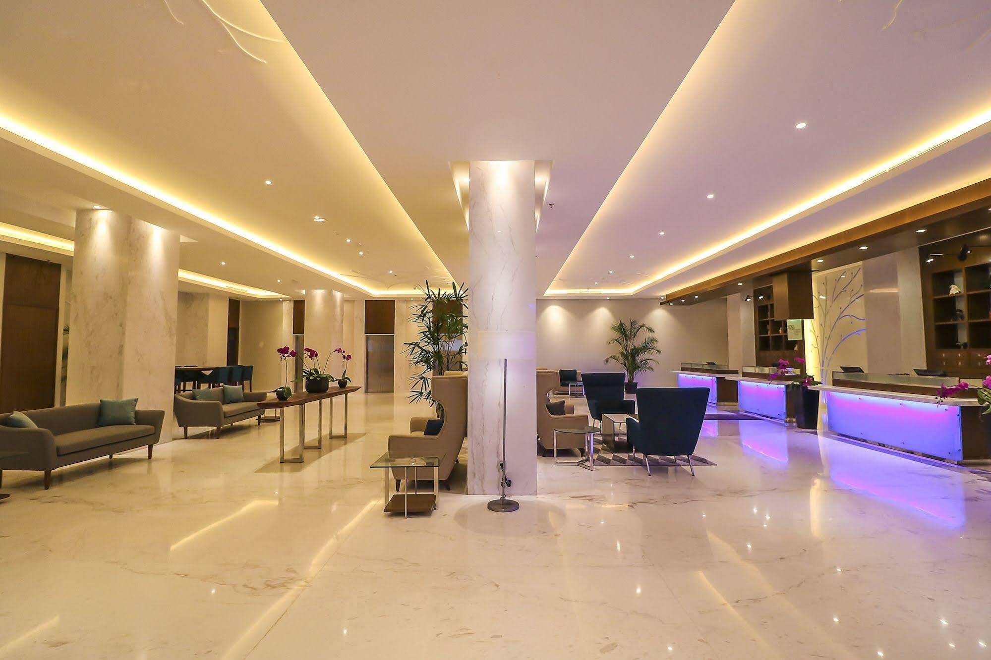 Four Points By Sheraton Manado Exterior photo