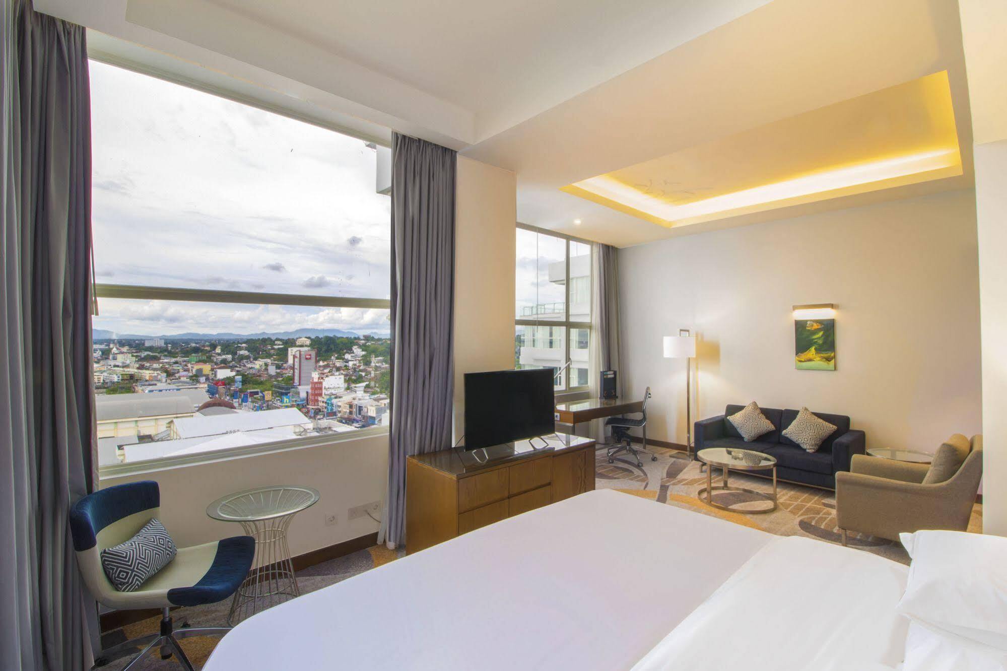 Four Points By Sheraton Manado Exterior photo